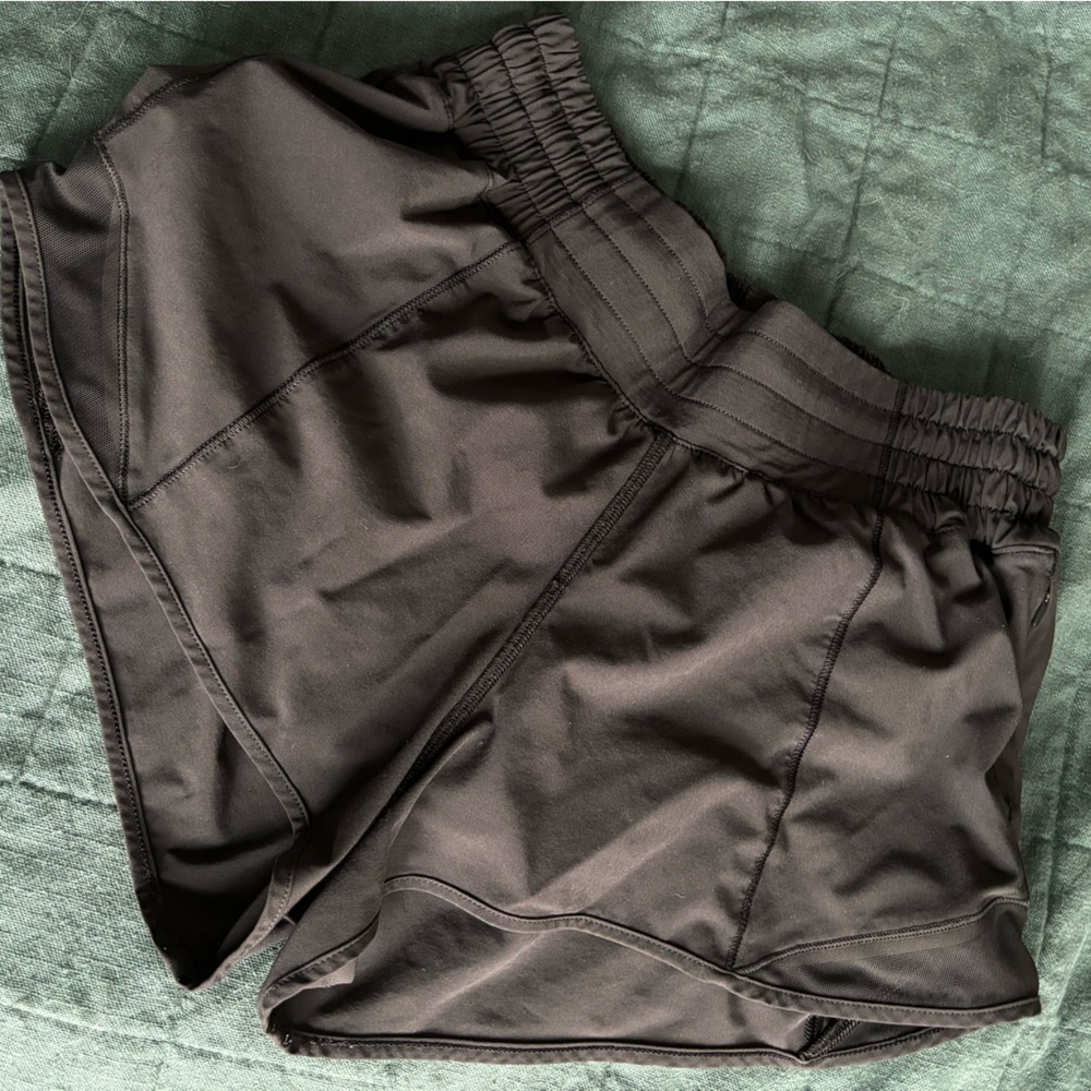 Lululemon High Rise Hotty Hot Lined Short 2.5”